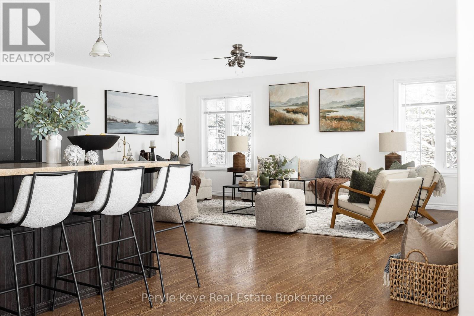 557 SOUTH MARY LAKE ROAD, Huntsville, Ontario