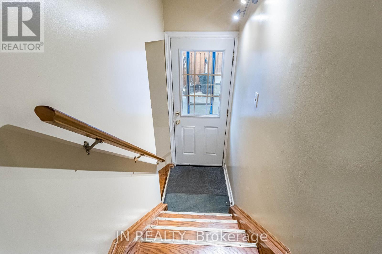 127 Verobeach BoulevardToronto (Humbermede), Ontario  M9M 1P8 - Photo 19 - W11893343