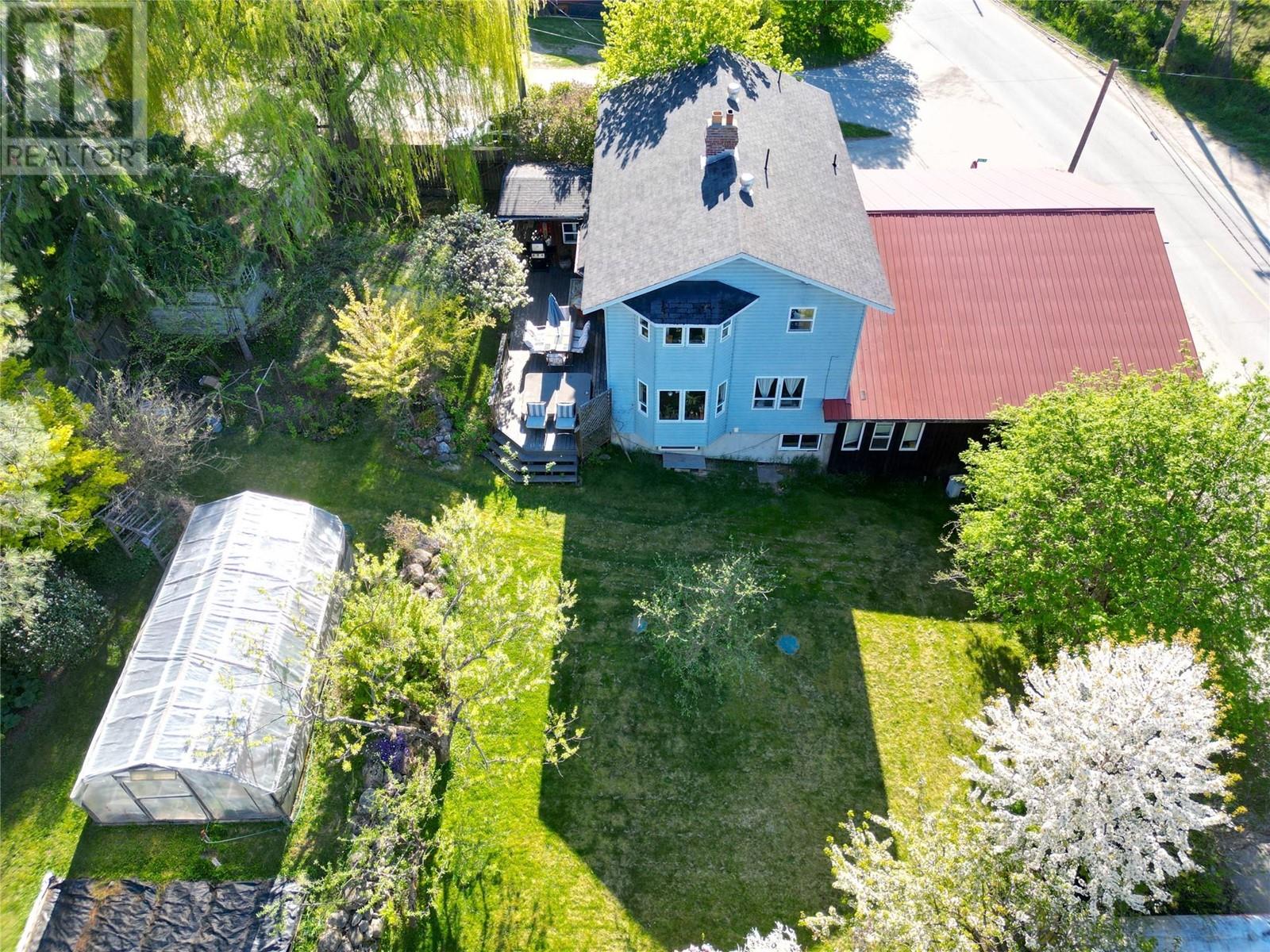 7904 Railway Avenue Avenue, procter, British Columbia V1L0B7