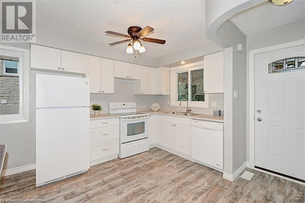 31 Bosworth Crescent, Kitchener, Ontario  N2E 1Y9 - Photo 5 - 40685339