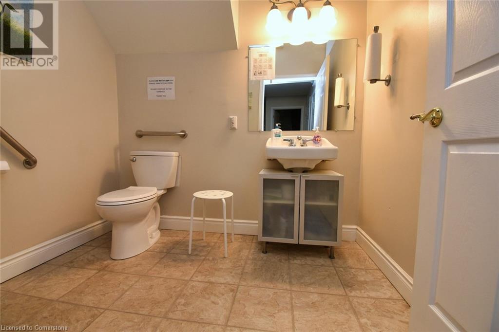 581 Plains Road E, Burlington, Ontario  L7T 2E6 - Photo 9 - XH4192973