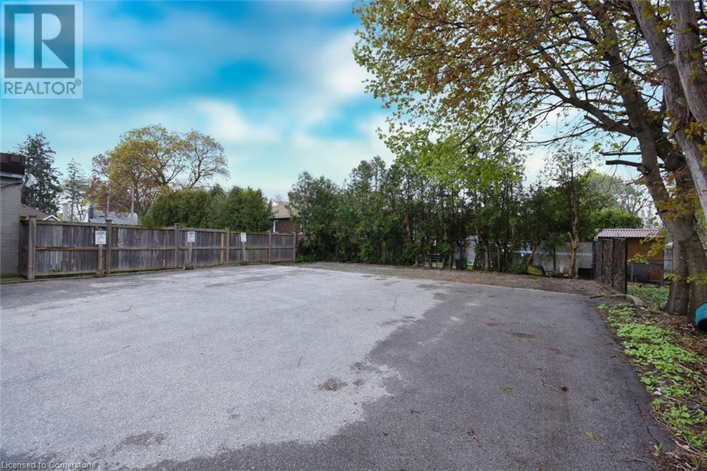 581 Plains Road E, Burlington, Ontario  L7T 2E6 - Photo 33 - XH4192973