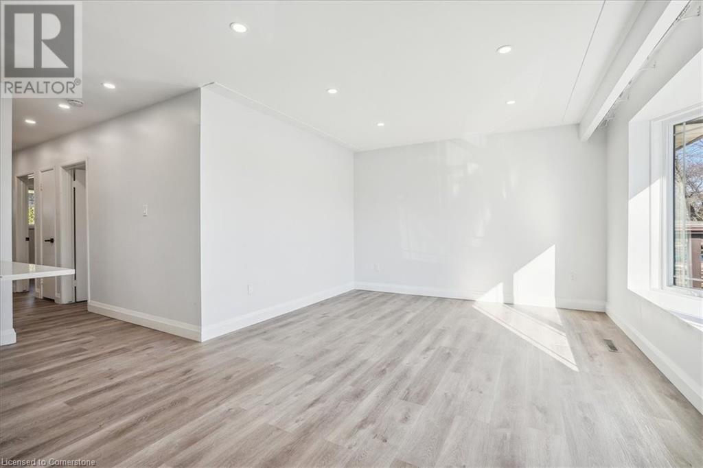 118 Deschene Avenue, Hamilton, Ontario  L9A 3K1 - Photo 8 - 40685343