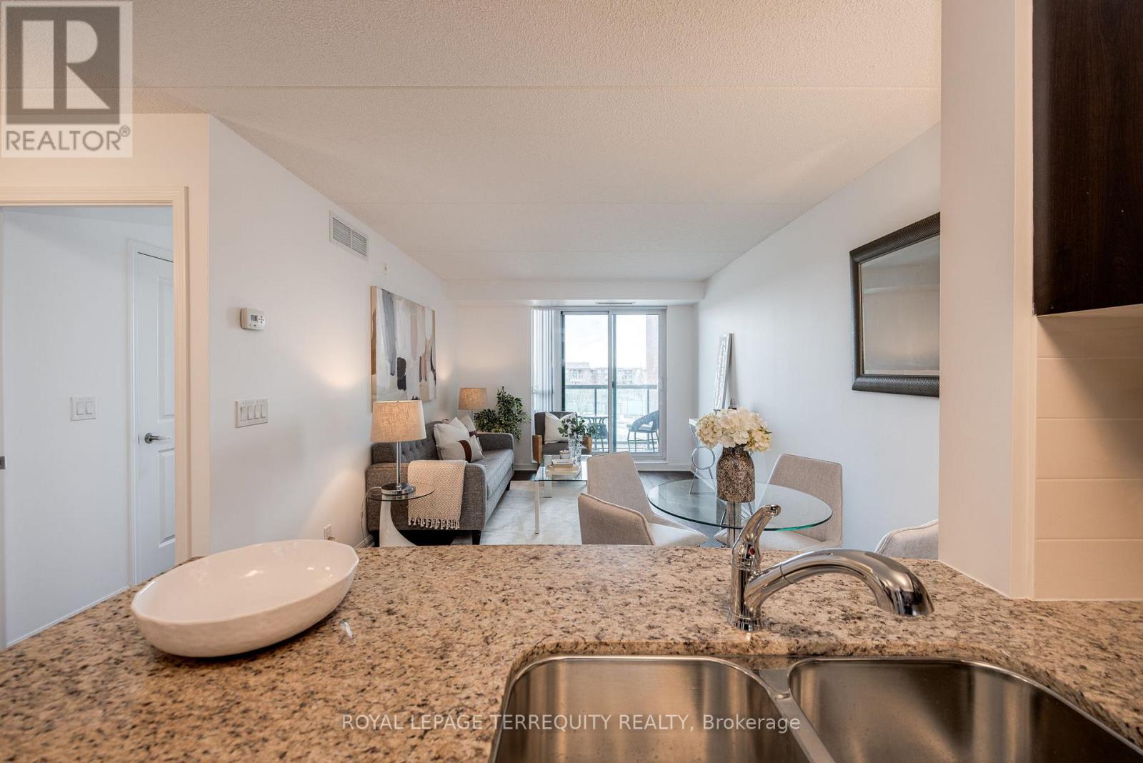 307 - 50 Via Rosedale Way, Brampton, Ontario  L6R 3Z7 - Photo 6 - W11893594