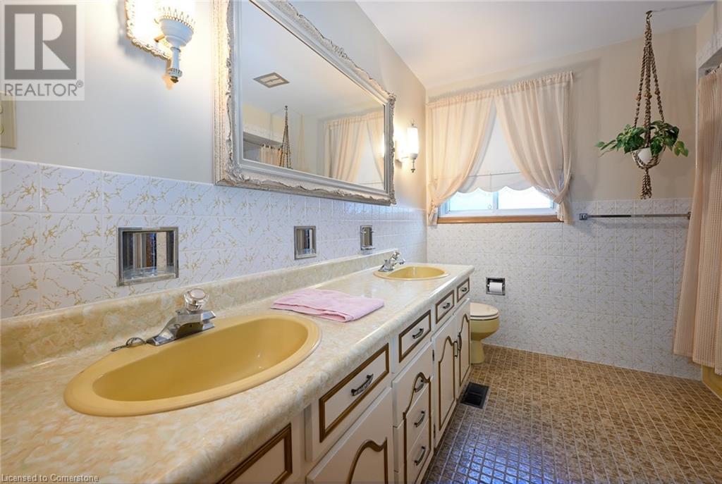 49 Christopher Drive, Hamilton, Ontario  L9B 1G6 - Photo 13 - 40685367