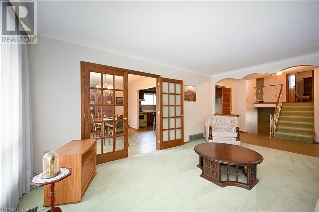 49 Christopher Drive, Hamilton, Ontario  L9B 1G6 - Photo 5 - 40685367