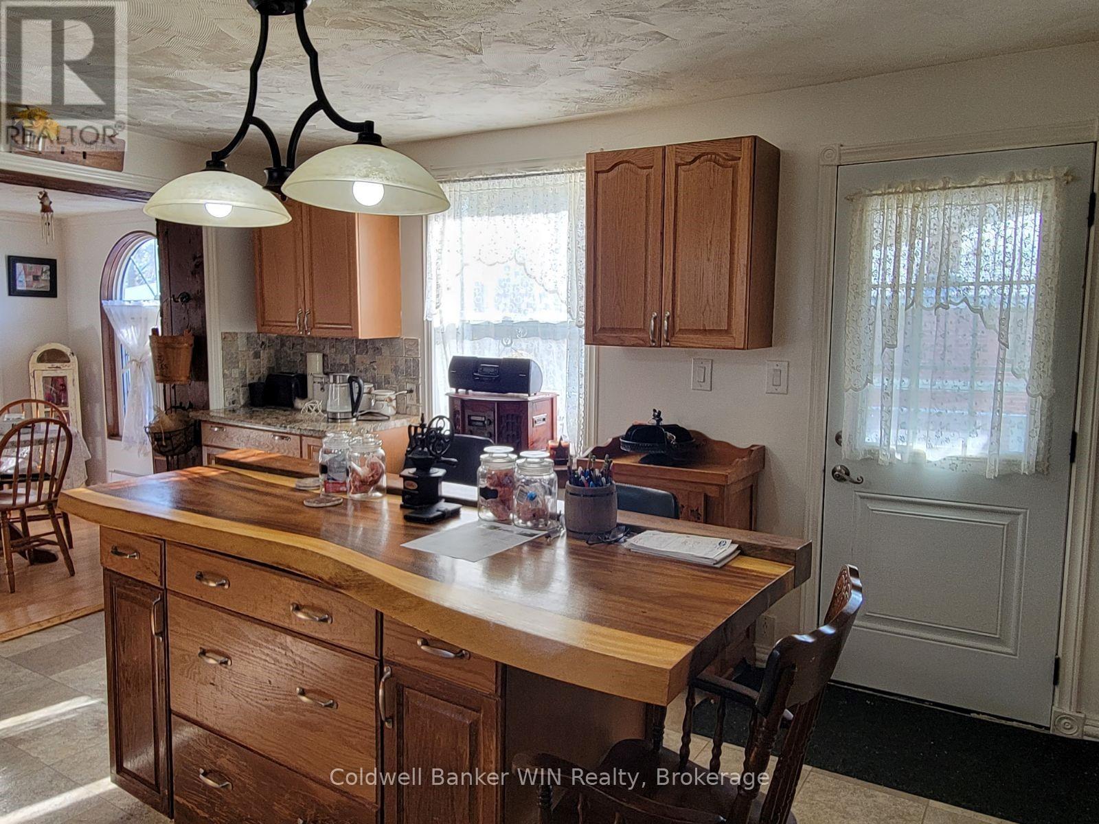 240 Egremont Street N, Wellington North, Ontario  N0G 2L2 - Photo 5 - X11893628