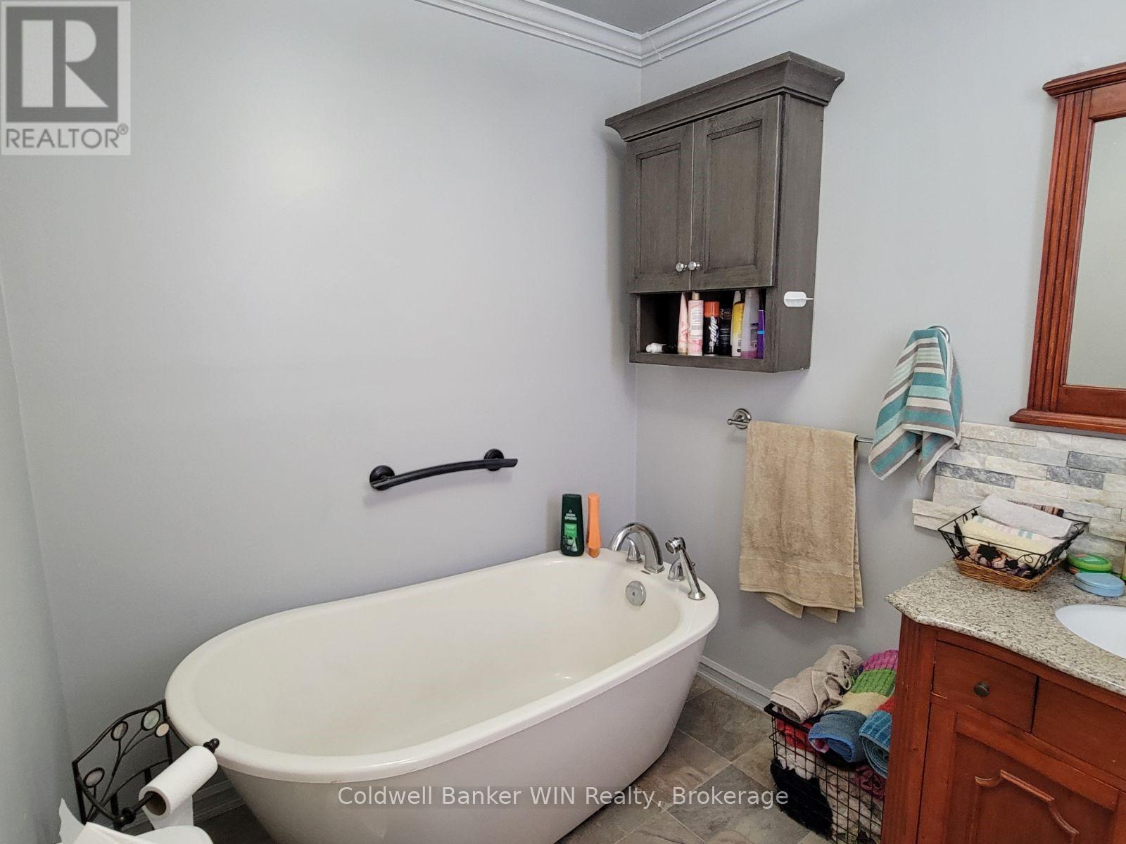 240 Egremont Street N, Wellington North, Ontario  N0G 2L2 - Photo 7 - X11893628