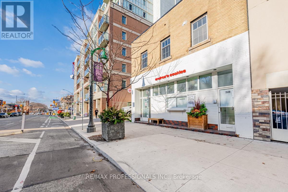 E - 1630 Bloor Street WToronto (High Park North), Ontario  M6P 1A7 - Photo 2 - W11893616