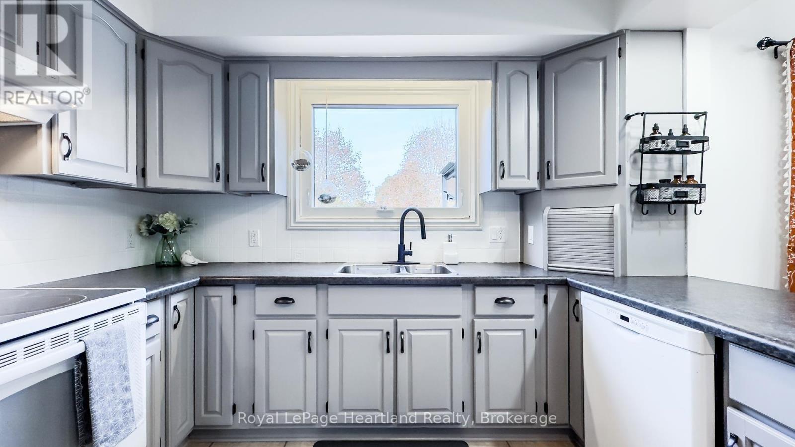 138 Sunset Drive, Goderich, Ontario  N7A 1X2 - Photo 16 - X11893706