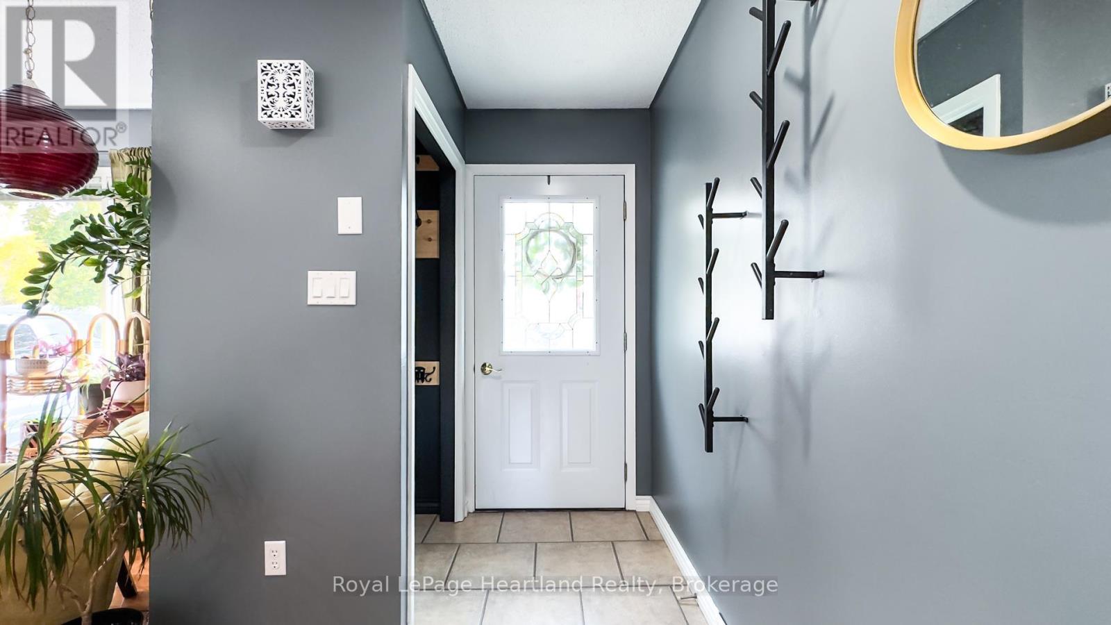 138 Sunset Drive, Goderich, Ontario  N7A 1X2 - Photo 3 - X11893706