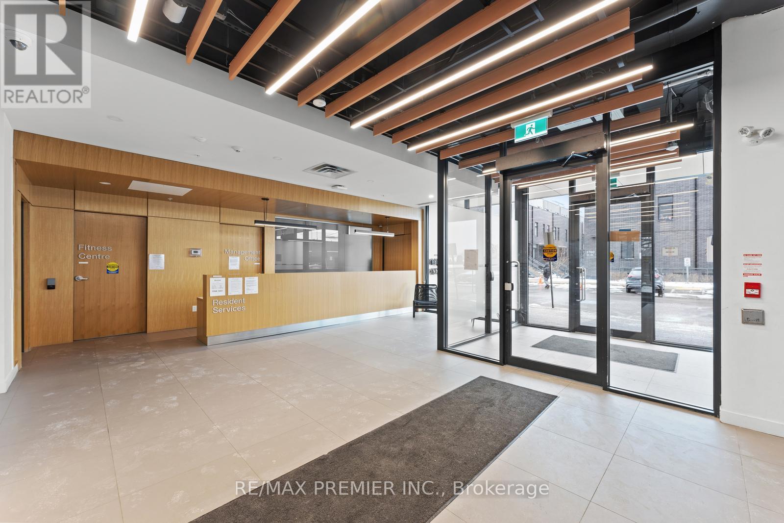 Property at 212 - 1800 SIMCOE STREET N image 3