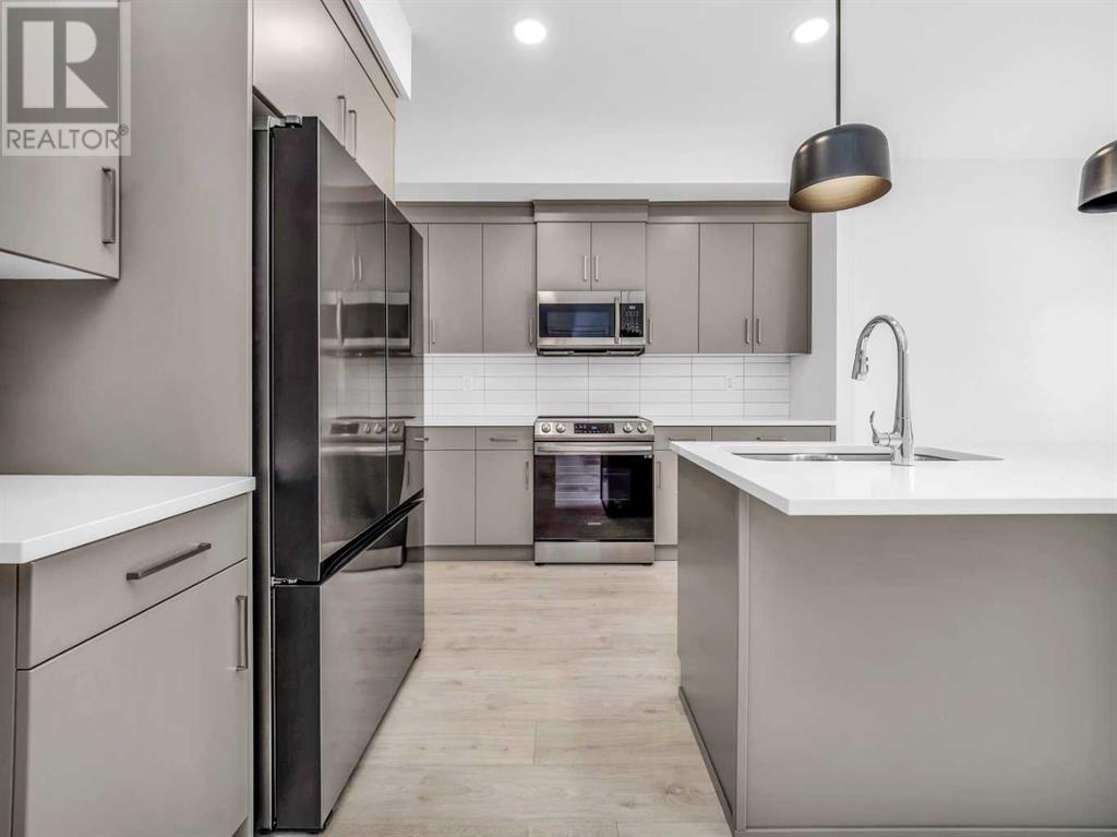 Property at 714 Violet Place W image 4