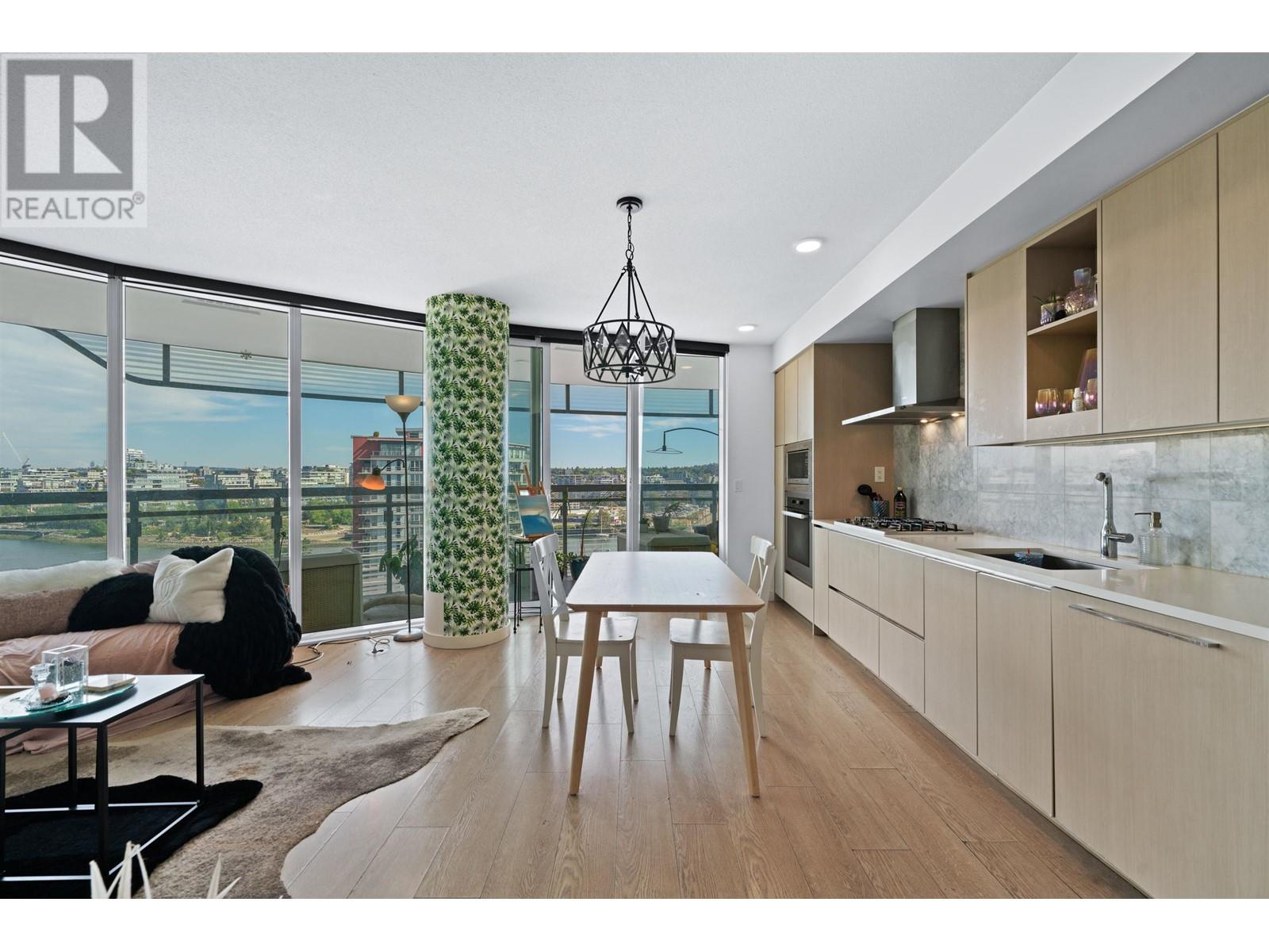 Listing Picture 10 of 26 : 1284 87 NELSON STREET, Vancouver / 溫哥華 - 魯藝地產 Yvonne Lu Group - MLS Medallion Club Member