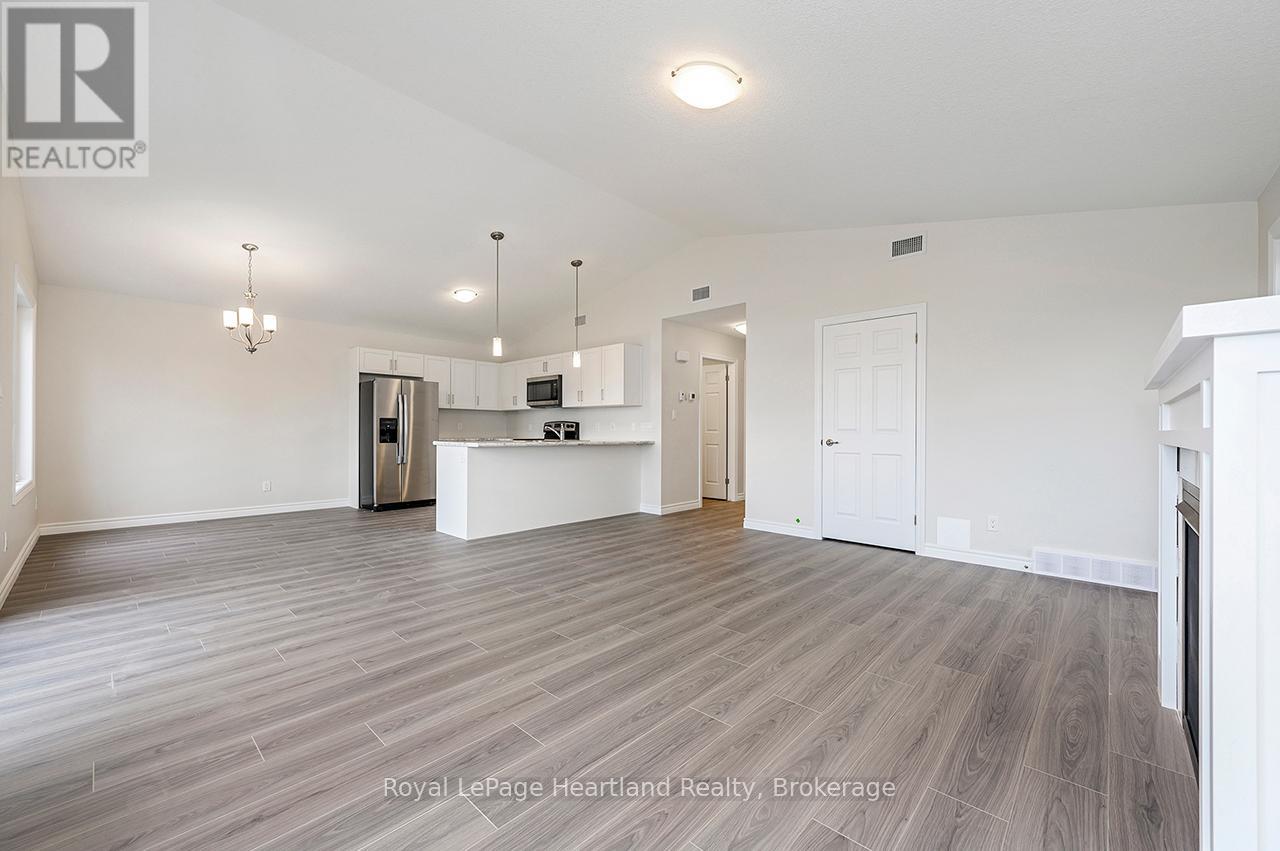 17 Bluffsview Boulevard, Ashfield-Colborne-Wawanosh, Ontario  N7A 0C1 - Photo 3 - X11893835