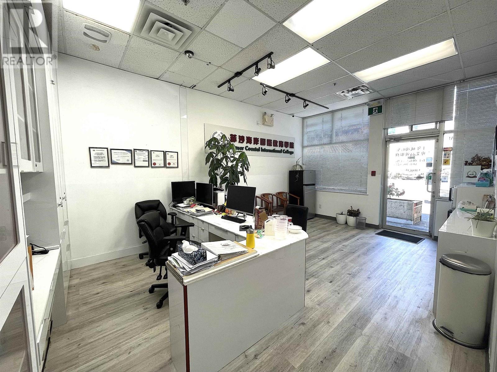 Listing Picture 2 of 11 : 2130 8580 ALEXANDRA ROAD, Richmond / 烈治文 - 魯藝地產 Yvonne Lu Group - MLS Medallion Club Member