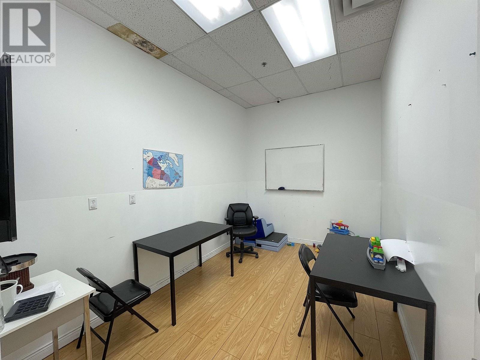 Listing Picture 3 of 11 : 2130 8580 ALEXANDRA ROAD, Richmond / 烈治文 - 魯藝地產 Yvonne Lu Group - MLS Medallion Club Member