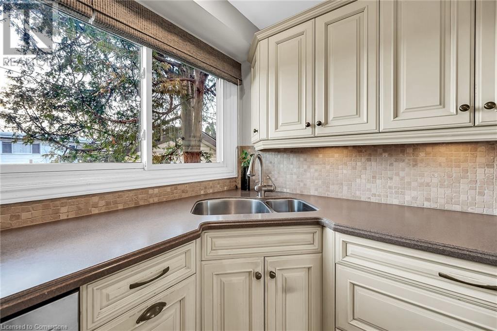 2398 Maryvale CourtBurlington, Ontario  L7P 2P2 - Photo 14 - 40685328