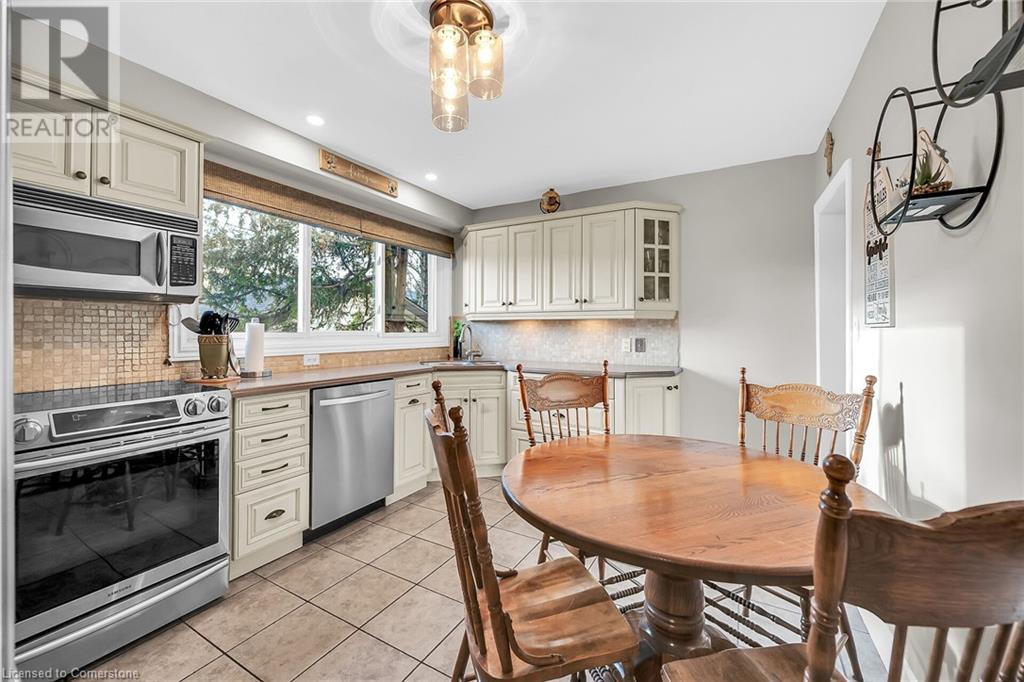 2398 Maryvale CourtBurlington, Ontario  L7P 2P2 - Photo 9 - 40685328