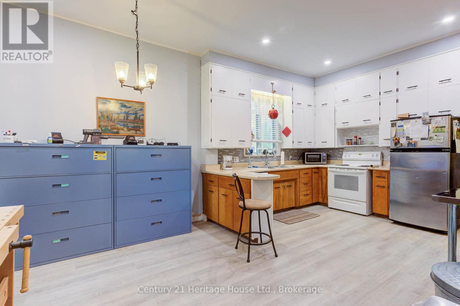 397 Lambton Street W, West Grey, Ontario  N0G 1R0 - Photo 12 - X11894105