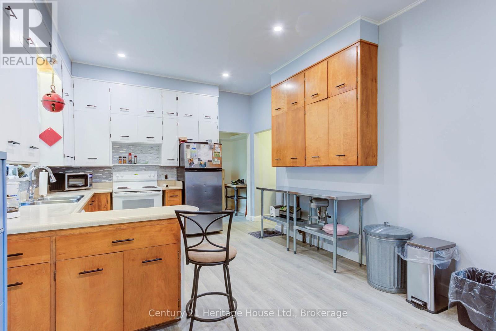 397 Lambton Street W, West Grey, Ontario  N0G 1R0 - Photo 13 - X11894105