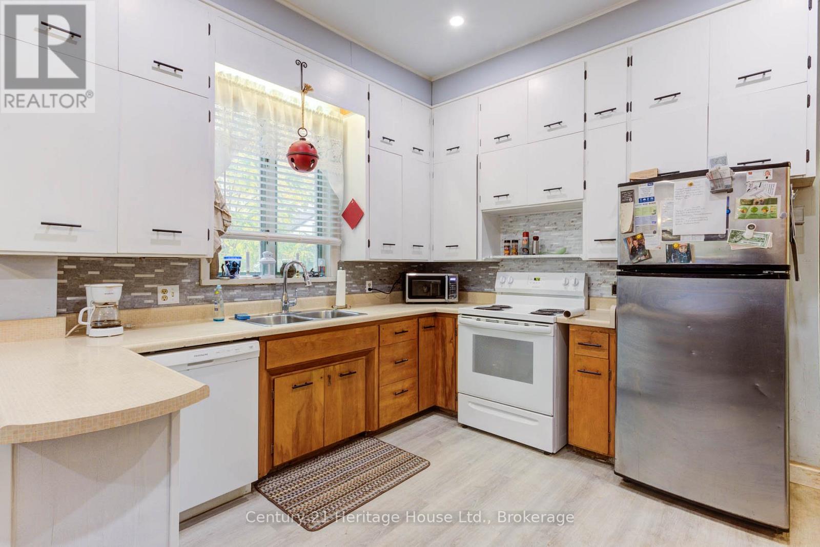 397 Lambton Street W, West Grey, Ontario  N0G 1R0 - Photo 15 - X11894105