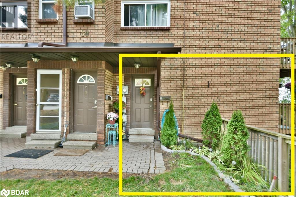 30 Loggers Run Unit# 8, Barrie, Ontario  L4N 6W2 - Photo 3 - 40685485