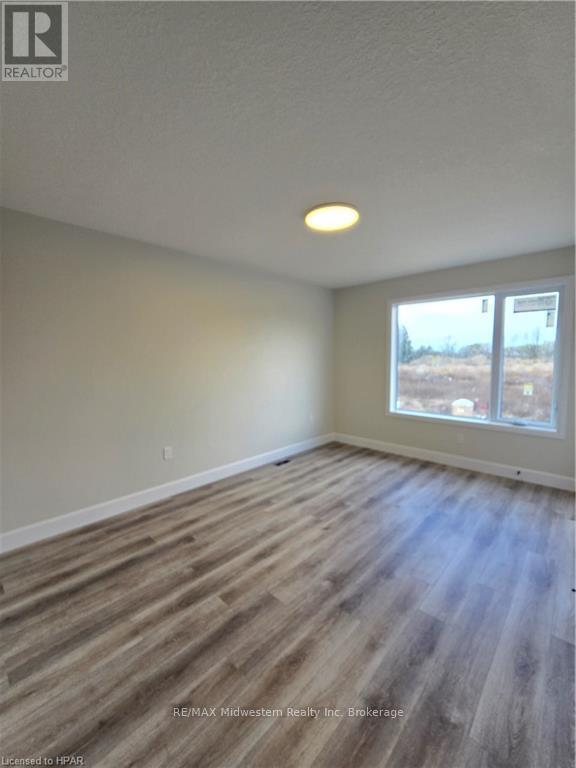 32 Roberts Street, Huron East (Seaforth), Ontario  N0K 1W0 - Photo 15 - X10780459