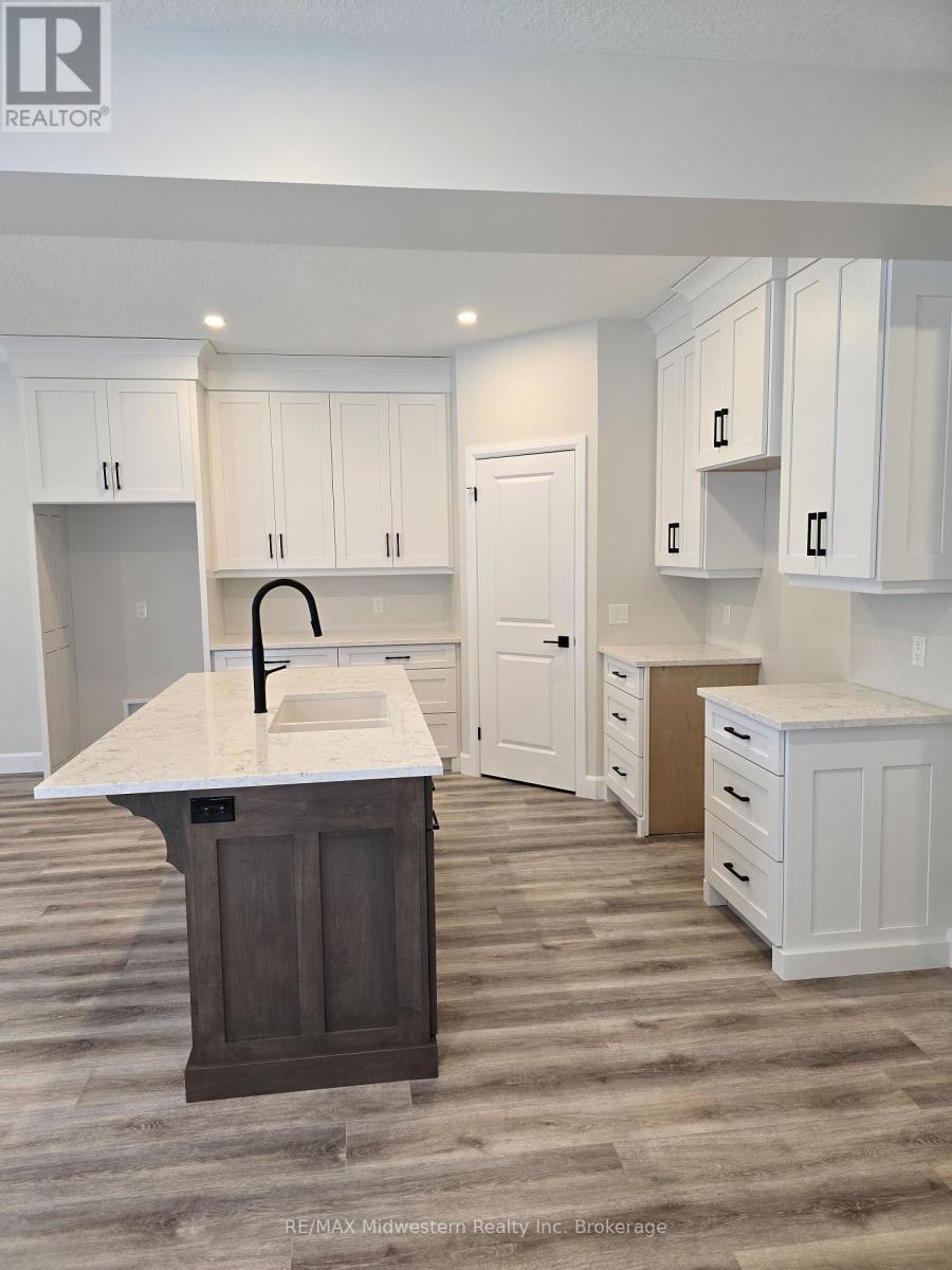 32 Roberts Street, Huron East (Seaforth), Ontario  N0K 1W0 - Photo 2 - X10780459