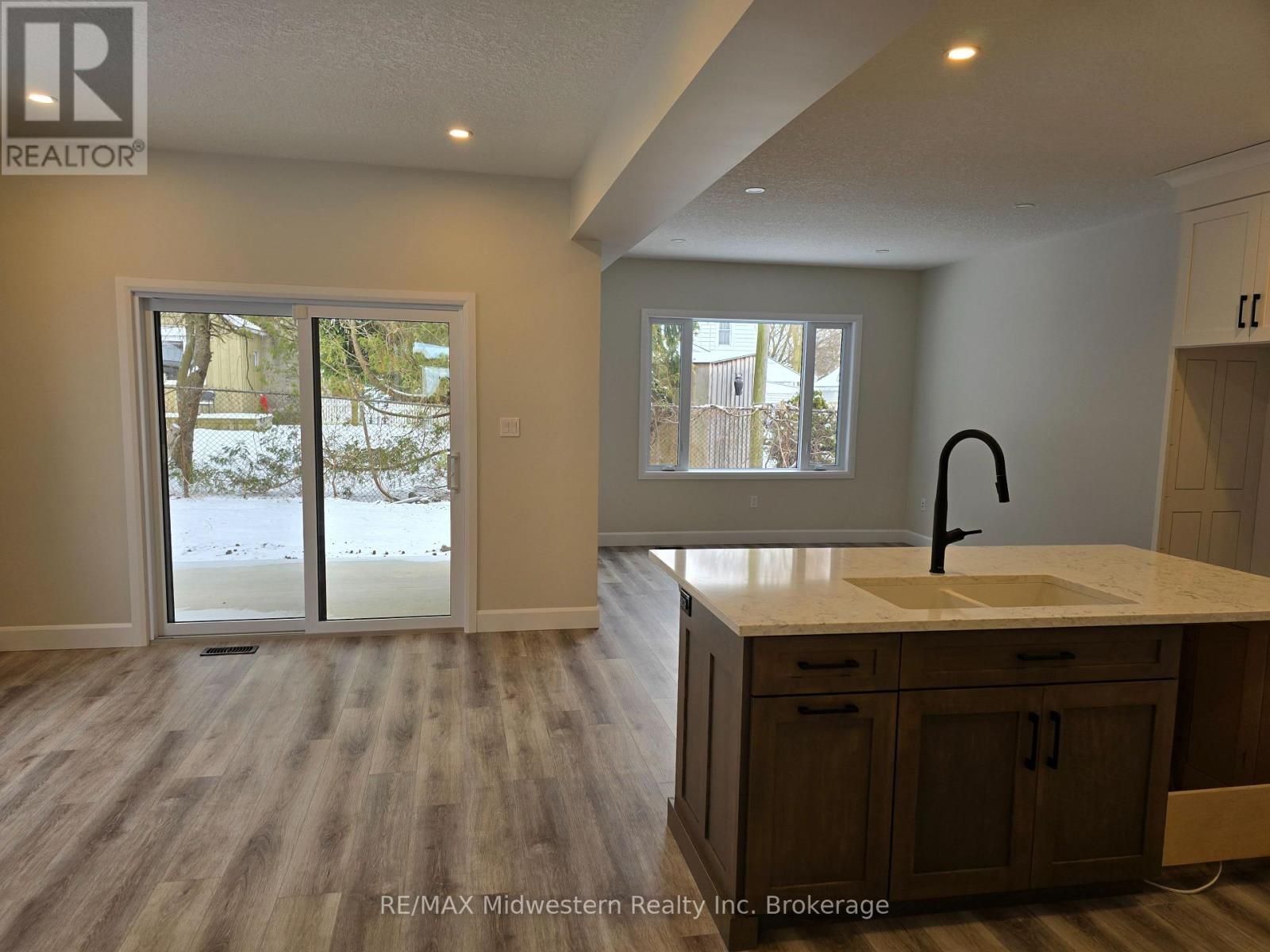 34 Roberts St, Huron East, Ontario  N0K 1W0 - Photo 4 - X10781260