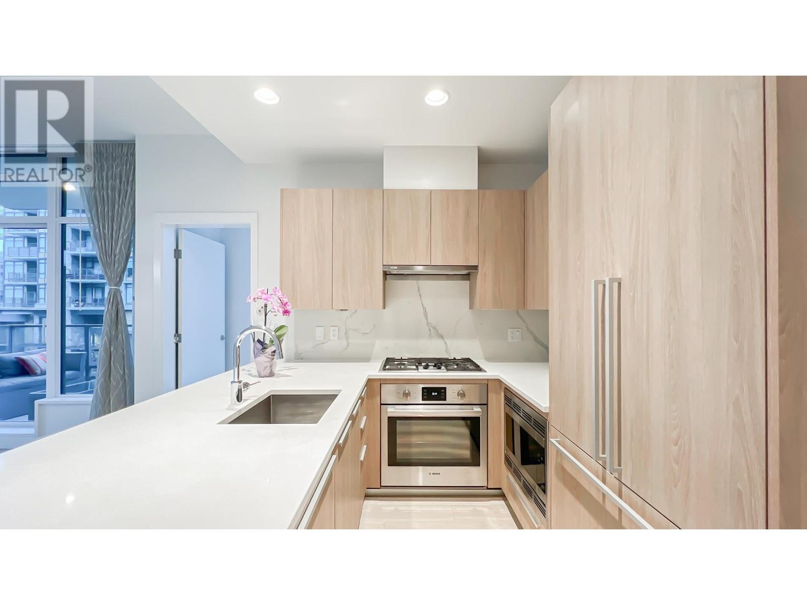 302 1295 Conifer Street, North Vancouver, British Columbia  V7J 0B4 - Photo 5 - R2950633