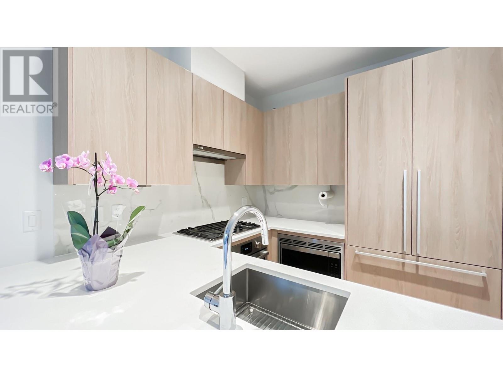 302 1295 Conifer Street, North Vancouver, British Columbia  V7J 0B4 - Photo 6 - R2950633