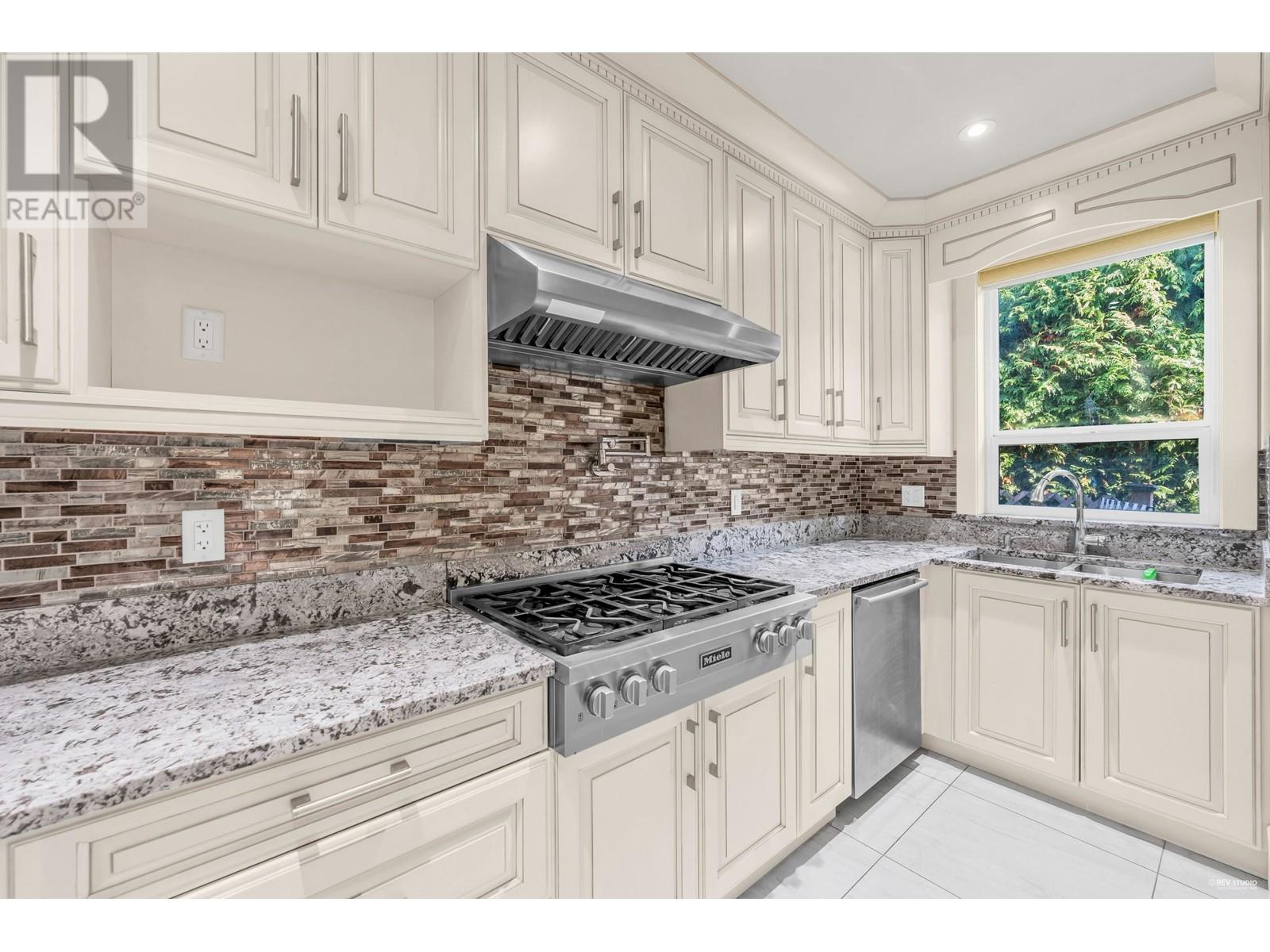 8600 Fairfax Crescent, Richmond, British Columbia  V7C 1Y1 - Photo 18 - R2950639