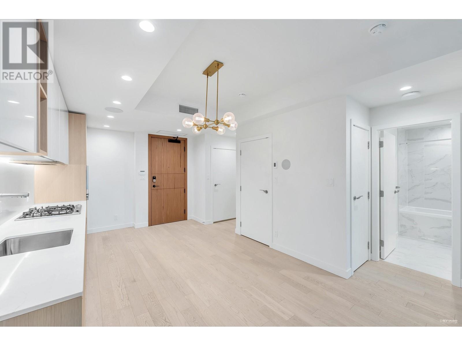 Listing Picture 5 of 23 : 614 6811 PEARSON WAY, Richmond / 烈治文 - 魯藝地產 Yvonne Lu Group - MLS Medallion Club Member