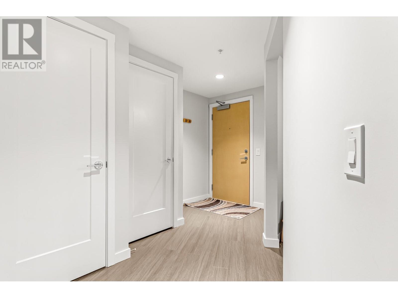 Listing Picture 19 of 32 : 315 3699 SEXSMITH ROAD, Richmond / 烈治文 - 魯藝地產 Yvonne Lu Group - MLS Medallion Club Member