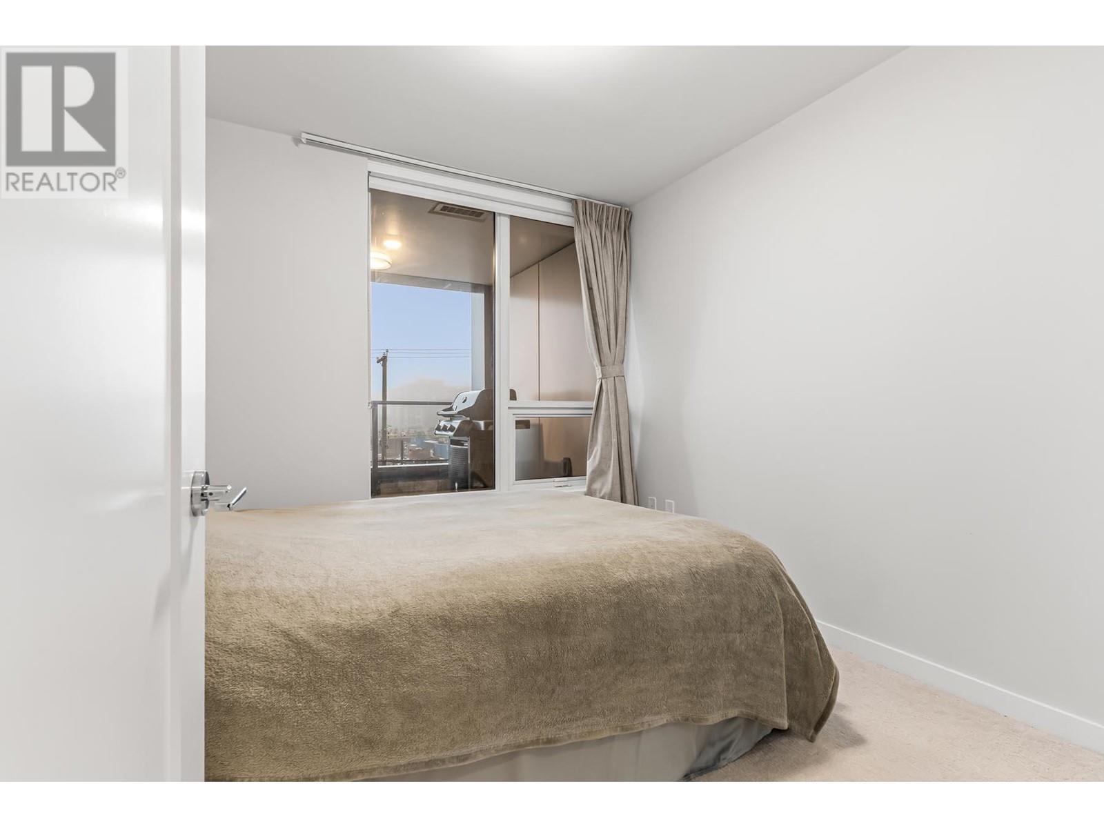 Listing Picture 15 of 32 : 315 3699 SEXSMITH ROAD, Richmond / 烈治文 - 魯藝地產 Yvonne Lu Group - MLS Medallion Club Member