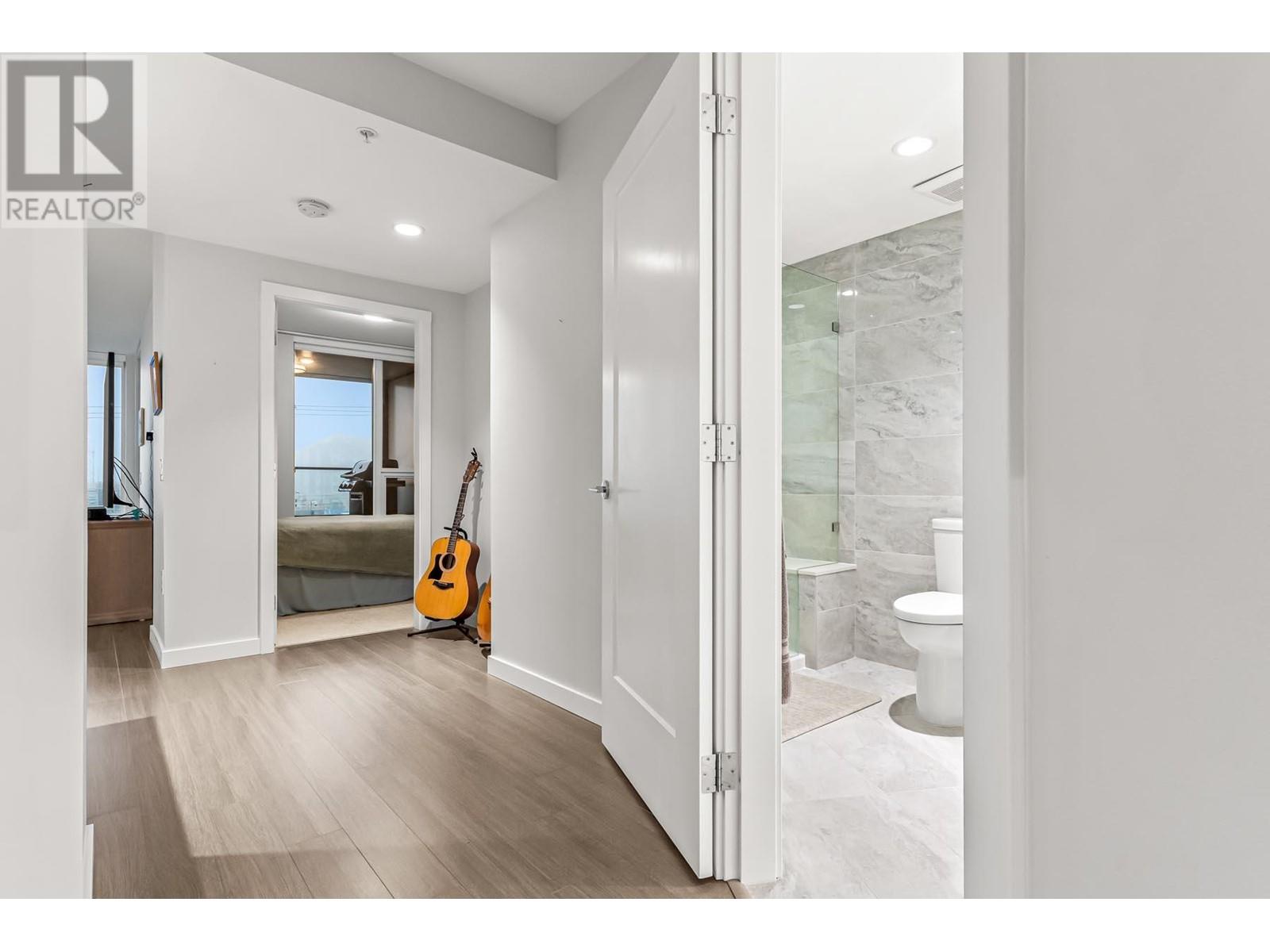 Listing Picture 20 of 32 : 315 3699 SEXSMITH ROAD, Richmond / 烈治文 - 魯藝地產 Yvonne Lu Group - MLS Medallion Club Member
