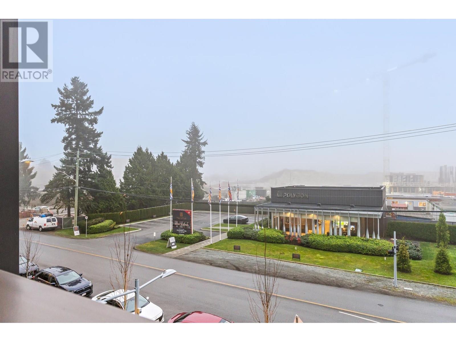 Listing Picture 27 of 32 : 315 3699 SEXSMITH ROAD, Richmond / 烈治文 - 魯藝地產 Yvonne Lu Group - MLS Medallion Club Member