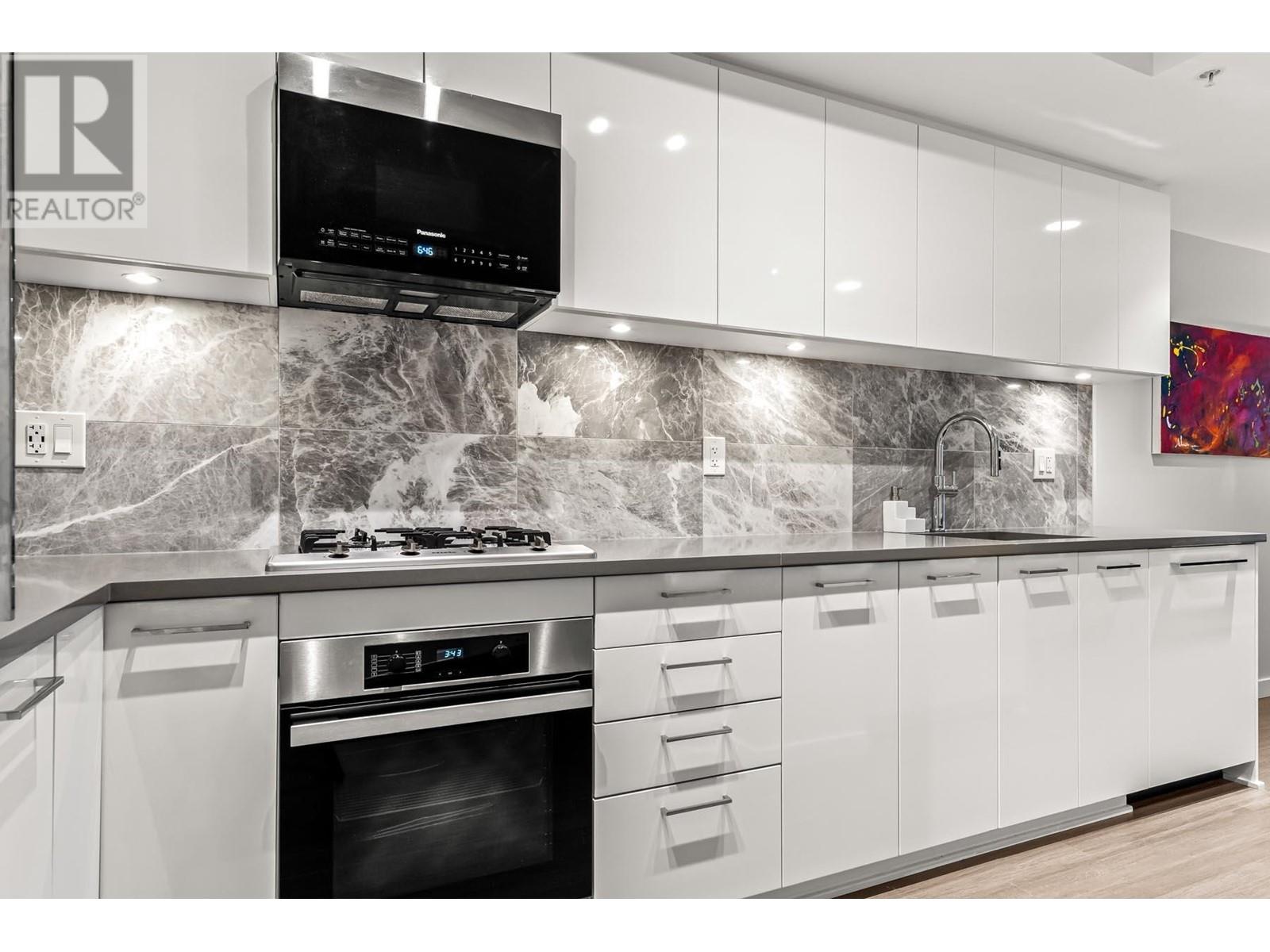 Listing Picture 5 of 32 : 315 3699 SEXSMITH ROAD, Richmond / 烈治文 - 魯藝地產 Yvonne Lu Group - MLS Medallion Club Member