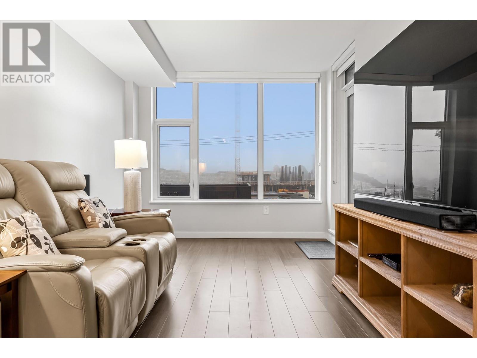 Listing Picture 12 of 32 : 315 3699 SEXSMITH ROAD, Richmond / 烈治文 - 魯藝地產 Yvonne Lu Group - MLS Medallion Club Member