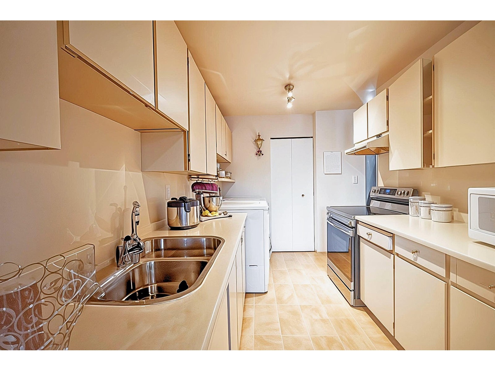 407 13963 72 Avenue, Surrey, British Columbia  V3W 2P6 - Photo 6 - R2949487