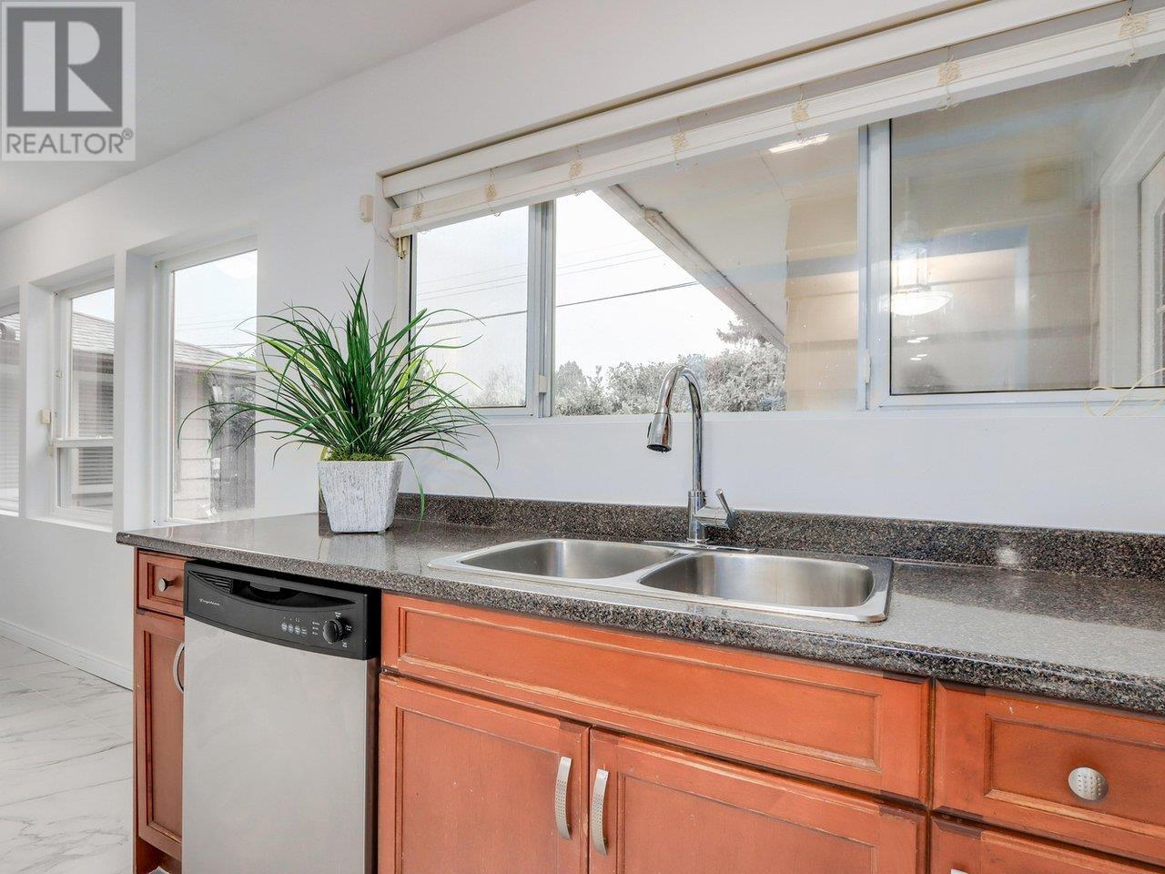 1338 Tatlow Avenue, North Vancouver, British Columbia  V7P 2Z6 - Photo 9 - R2950594