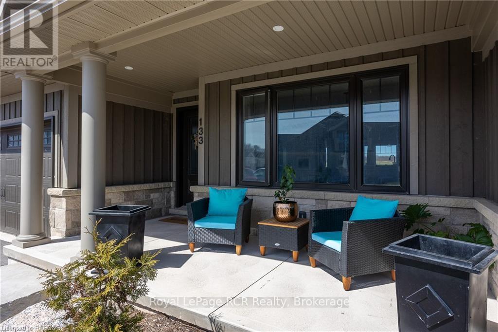 133 Hawthorn Crescent, Georgian Bluffs, Ontario  N0H 1S0 - Photo 2 - X10848613