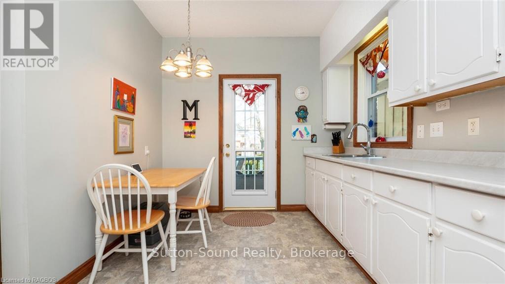 967 4th Avenue W, Owen Sound, Ontario  N4K 4V7 - Photo 14 - X10869406