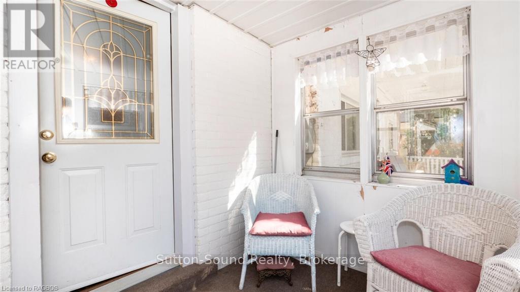 967 4th Avenue W, Owen Sound, Ontario  N4K 4V7 - Photo 3 - X10869406