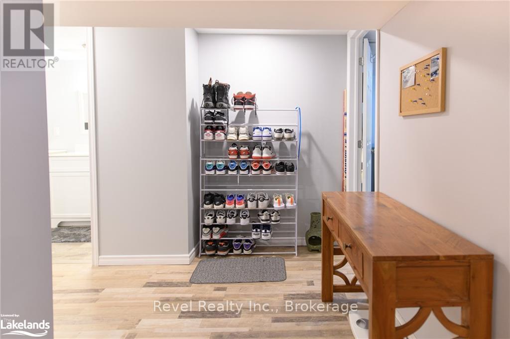 29 Shaw Street, Springwater (Elmvale), Ontario  L0L 1P0 - Photo 20 - S10438855