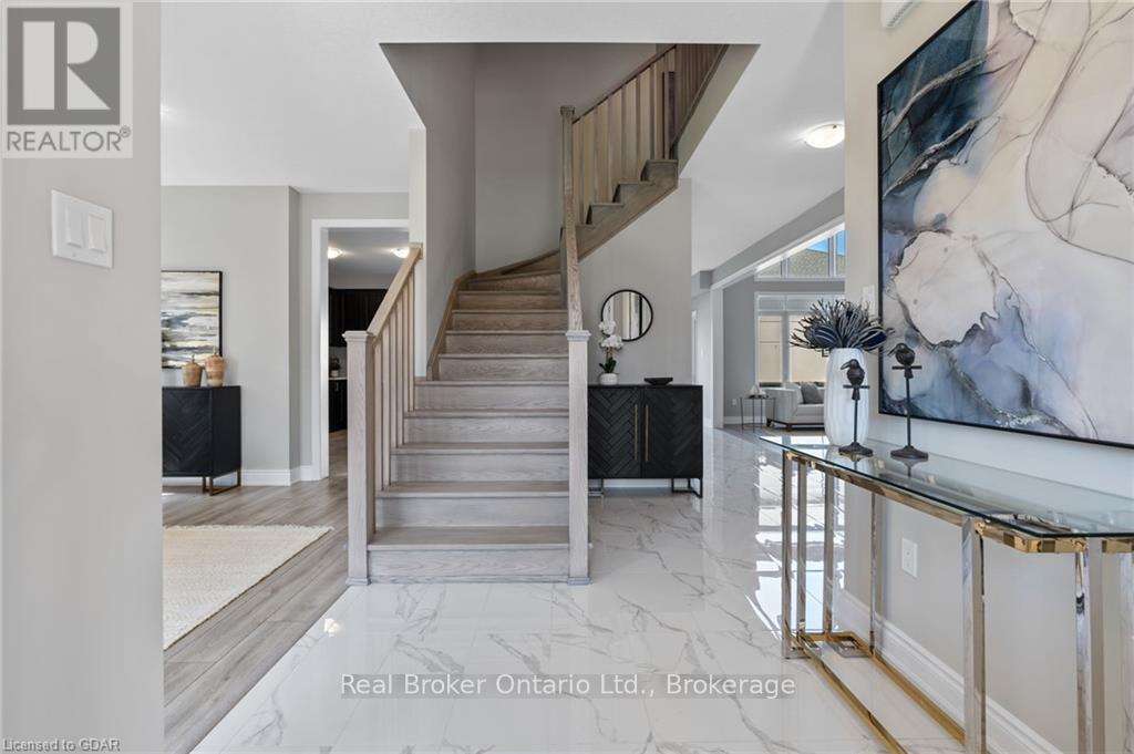 15 Venture Way, Thorold, Ontario  L2V 0G9 - Photo 4 - X10877137