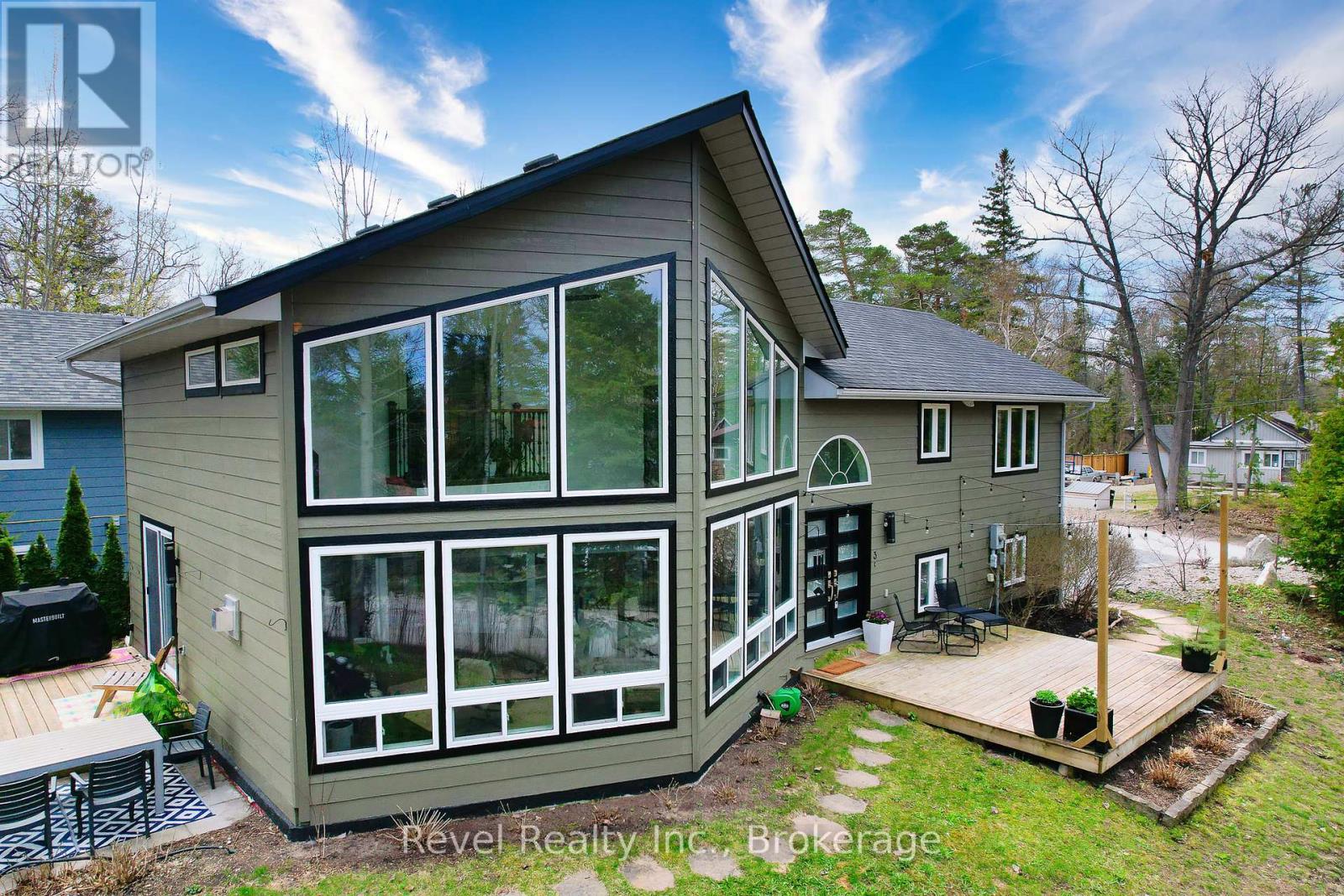 3 Simcoe Street, Wasaga Beach, Ontario  L9Z 1T3 - Photo 1 - S10440136