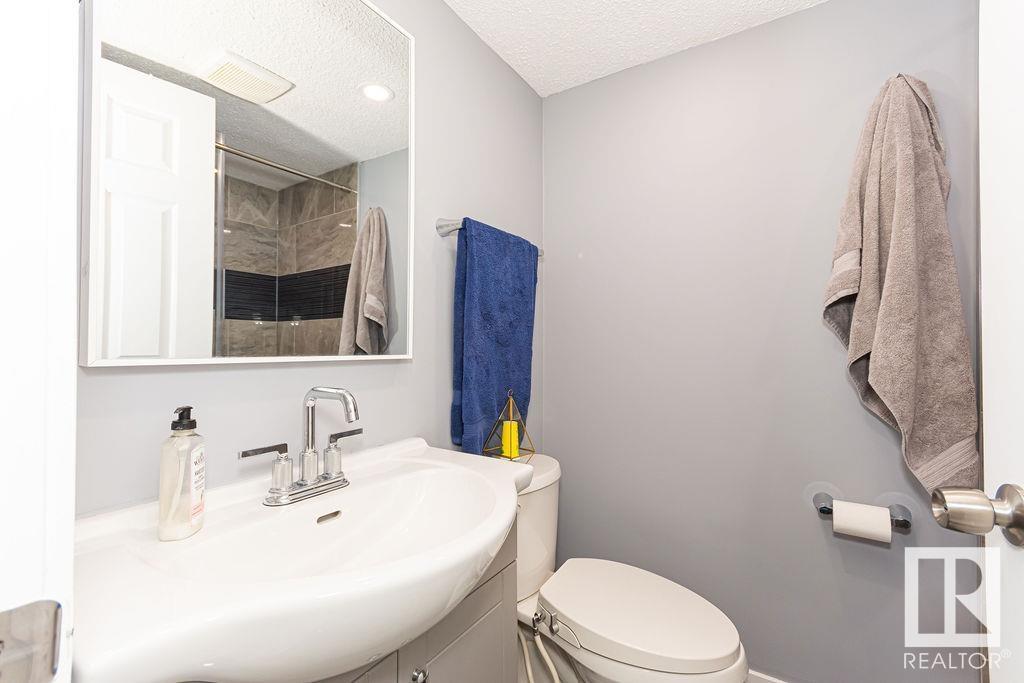Property at 15828 98 ST NW image 3