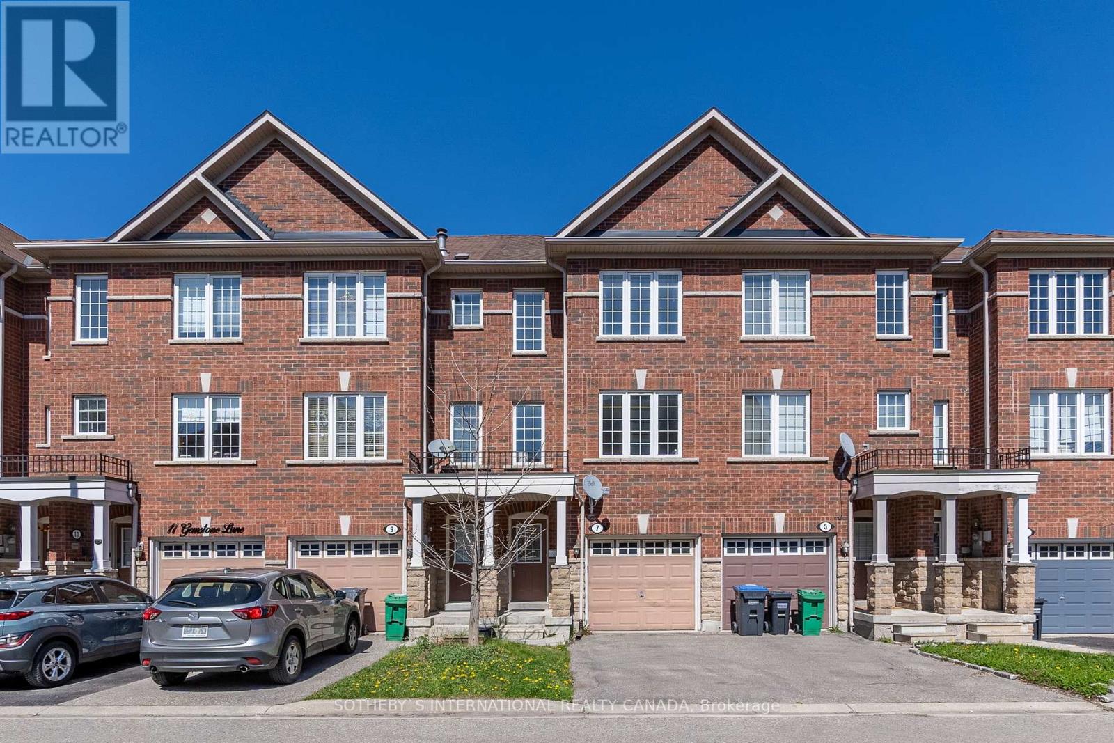 7 GEMSTONE LANE, Brampton, Ontario